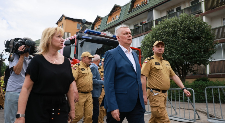 O governo está pagando os primeiros fundos para as vítimas do incêndio em Ząbki. O dinheiro irá diretamente para os moradores.