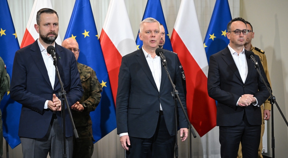 Rząd nie odwołuje zagrożenia. Straż i wojsko pozostają w pełnej gotowości