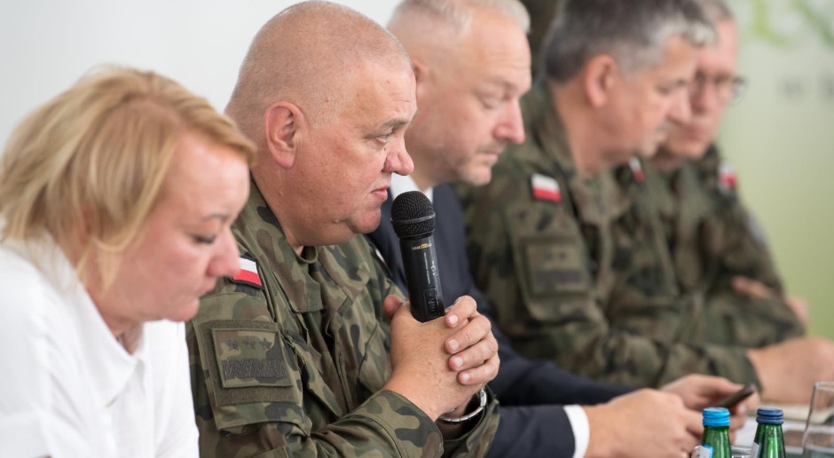 Противотанковые ежи у границы с Россией. Армия готова к обороне.