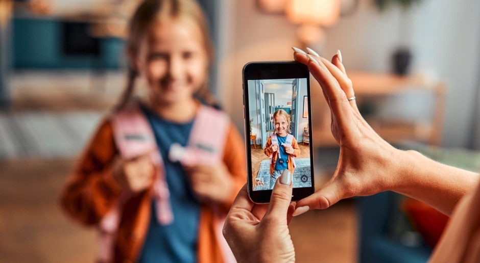 Basta pubblicare foto di bambini online. Il Difensore civico per i diritti umani ha preso in carico la questione.