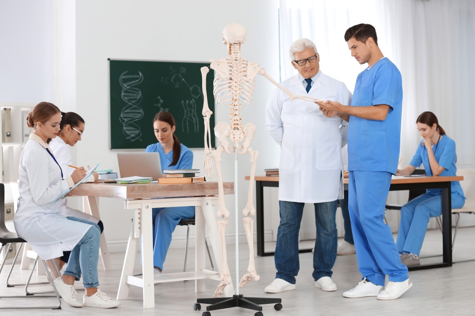 Os futuros médicos querem deixar a Polônia? Os últimos resultados da pesquisa foram publicados