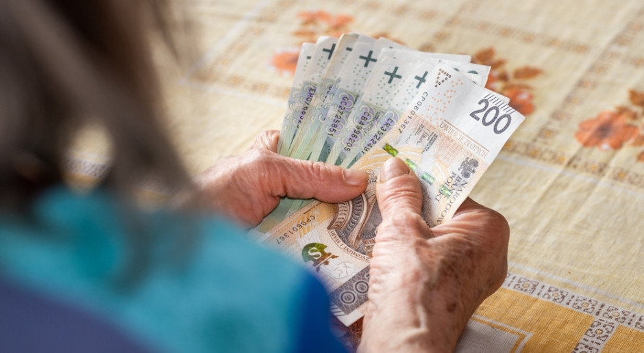 PLN 2.333 por mês, independentemente da renda? Isso nunca aconteceu antes. Um novo benefício para cada polonês.