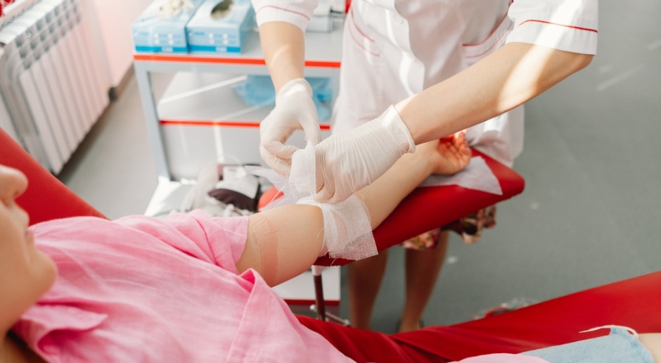 El preciado privilegio de los donantes de sangre honorarios. Los parlamentarios exigen cambios.