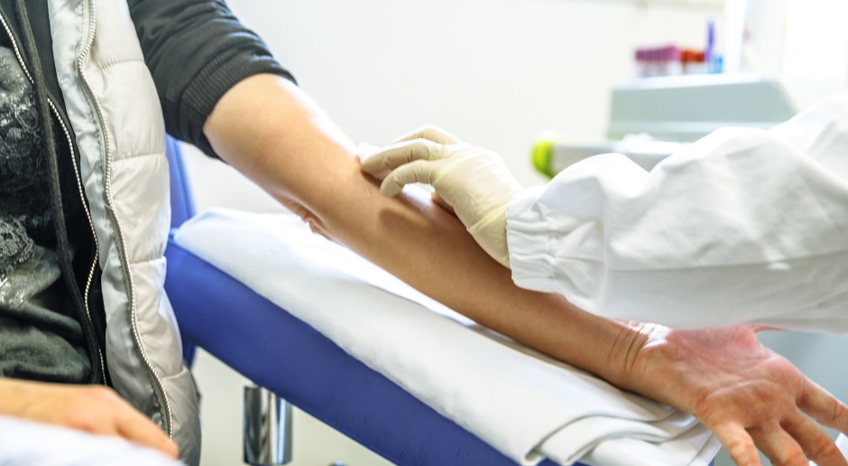 As infecções estão aumentando: 2.000 casos de HIV. Novo plano: medicação pré e pós-exposição.