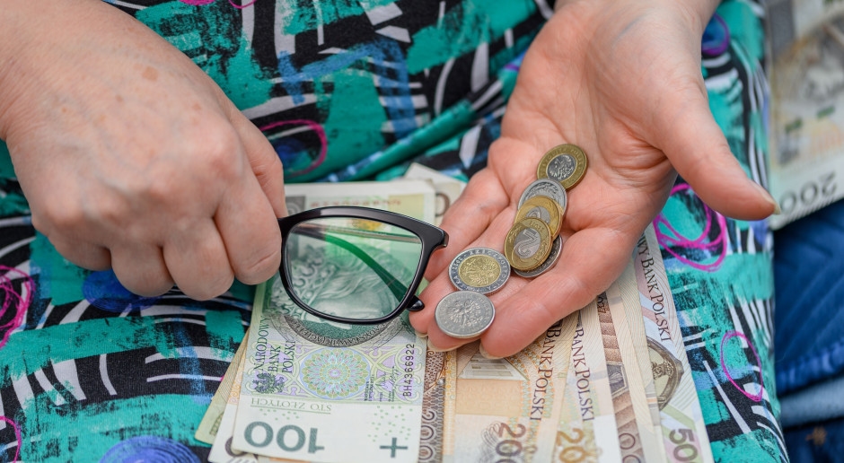 Novo benefício ZUS: PLN 320 adicionados, PLN 260 retirados. Os primeiros pagamentos foram efetuados em julho.