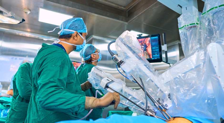 Cirurgia robótica ou radioterapia? Ninguém jamais comparou os dois métodos nesses pacientes.