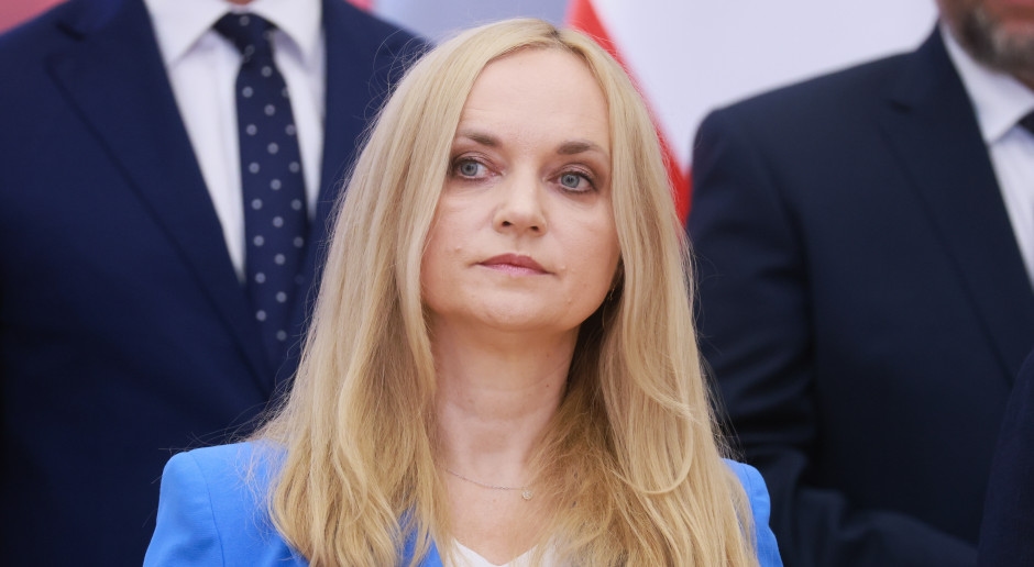 Changes to healthcare pay. What will the new minister do with Leszczyna's ideas?