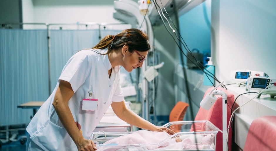 They want limits on midwifery training. "Let's not create unemployed workers."