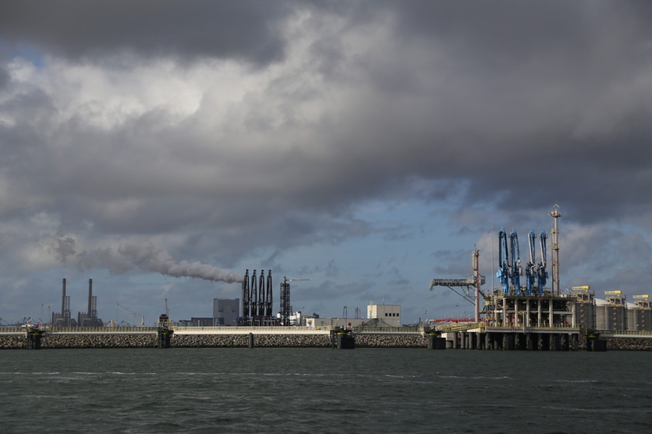 Here, LNG from Italy won against Polish and German gas