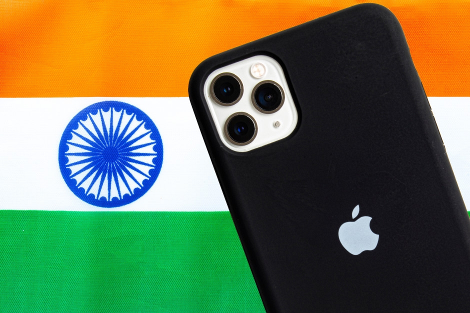Apple encuentra la manera de evadir los aranceles de Trump y el rescate indio se acelera