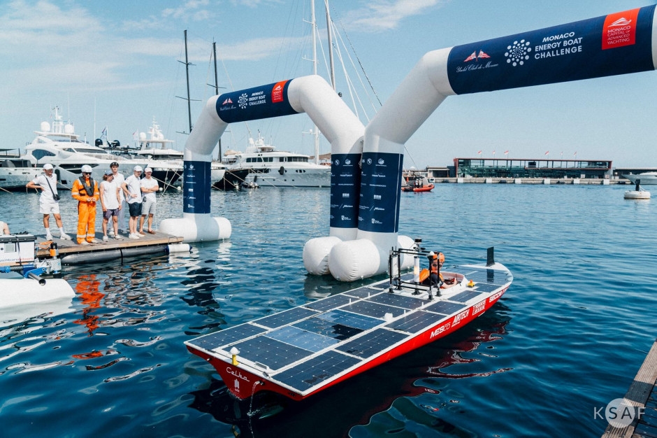 Zelfrijdende boot van AGH University of Science and Technology op het podium van een prestigieuze wedstrijd
