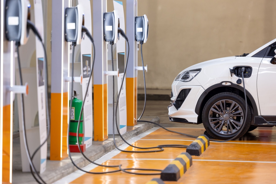 Carros elétricos estão se tornando cada vez mais populares na Polônia. Mais um recorde foi estabelecido.