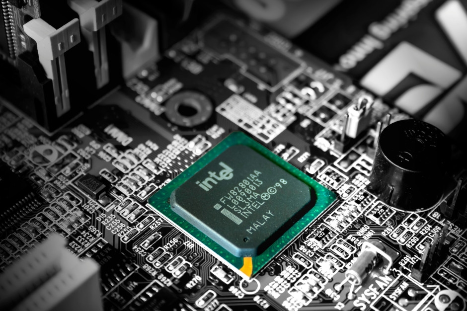 Intel verlässt Polen und Europa. Es wird schwierig sein, die Nische zu füllen, die die Amerikaner hinterlassen haben.