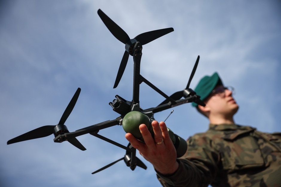 Ucrania los necesita desesperadamente, pero ¿qué pasa con el Ejército polaco? Le preguntamos al general sobre los drones más pequeños.