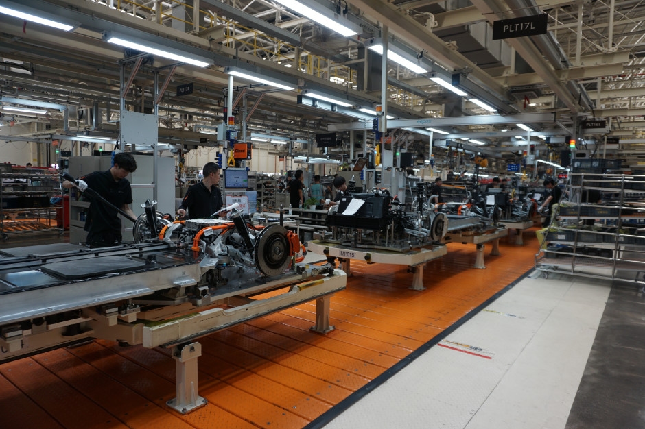 Europa verliest dagelijks 500 banen, vooral in de maakindustrie. De industrie luidt de noodklok.