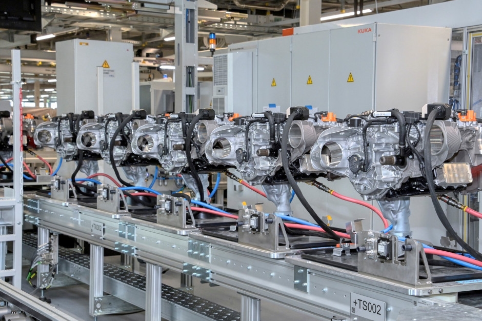 Het Duitse bedrijf richt zich op moderne elektrische aandrijvingen. De massaproductie is begonnen.