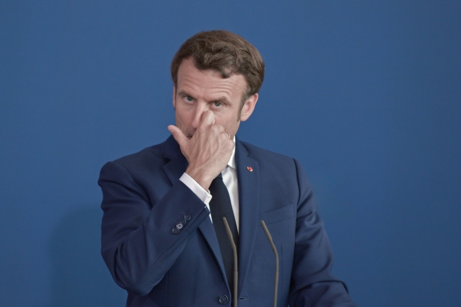 Francia en una espiral descendente: la rebaja de la calificación al nivel más bajo de la historia muestra la magnitud del problema