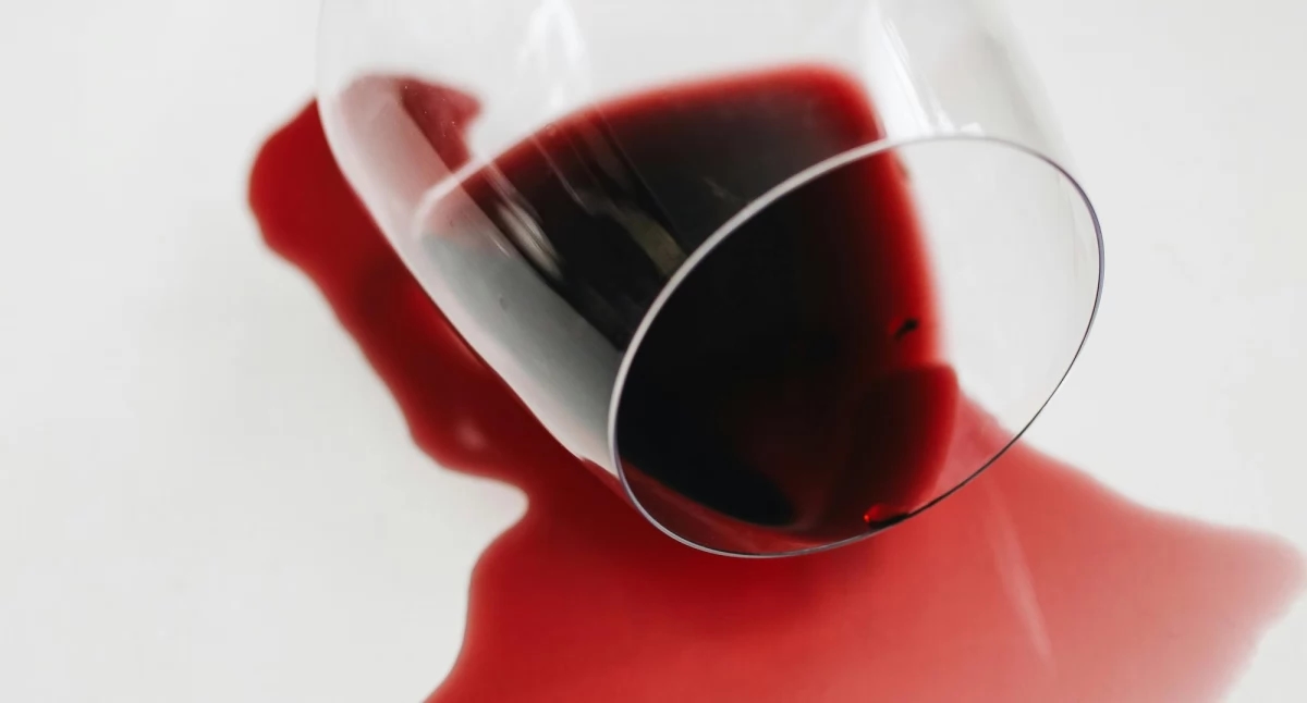 GIF wyjaśnia, dlaczego leki i alkohol to niebezpieczne połączenie