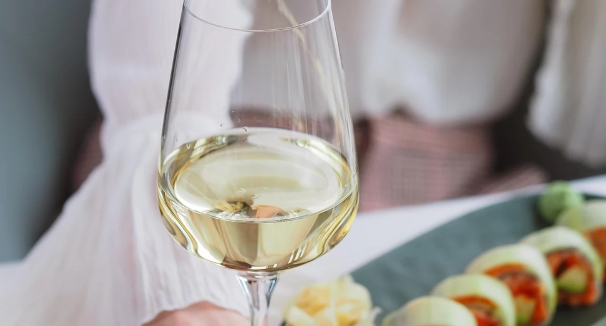 A drink to relax. Young Polish women reach for alcohol more often – and rarely say they have a problem