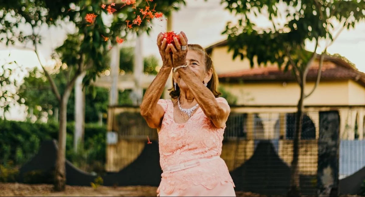 A estimulação cerebral de baixa intensidade pode ajudar no tratamento da doença de Alzheimer. Os neurônios recuperam a flexibilidade.