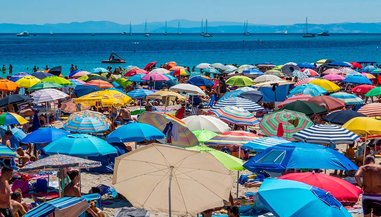 Cifras récord para el 15 de agosto, en lugar de playas vacías y sombrillas caras