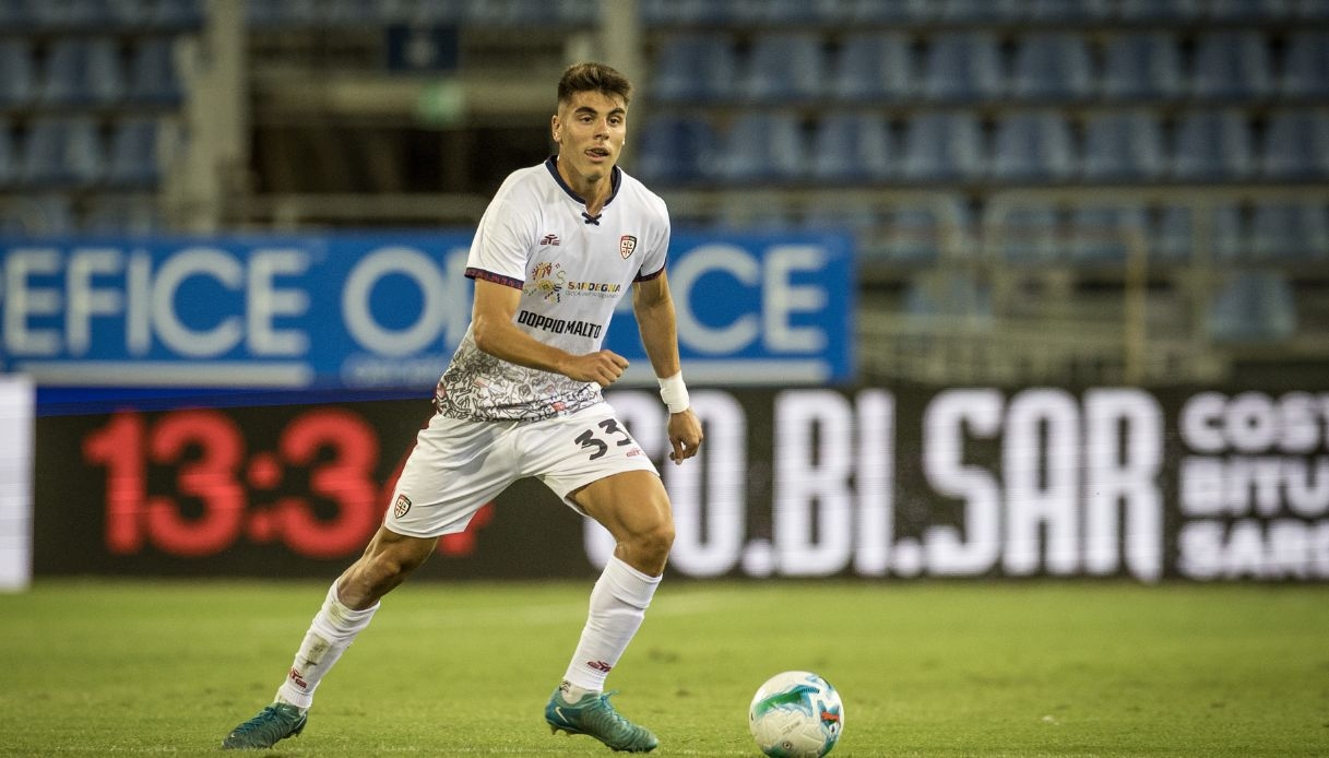Quanto custa a camisa do Cagliari 2025/2026: preço do uniforme principal e reserva?