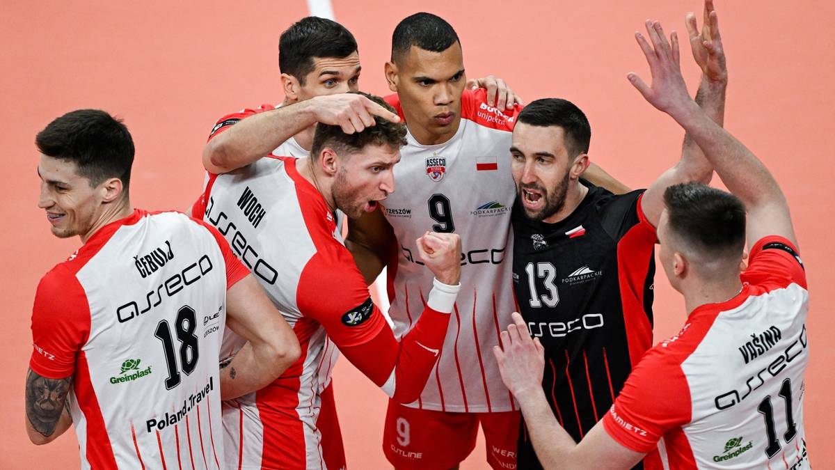 3-1 во второй раз! Волейболисты Asseco Resovia вышли в полуфинал Кубка ЕКВ