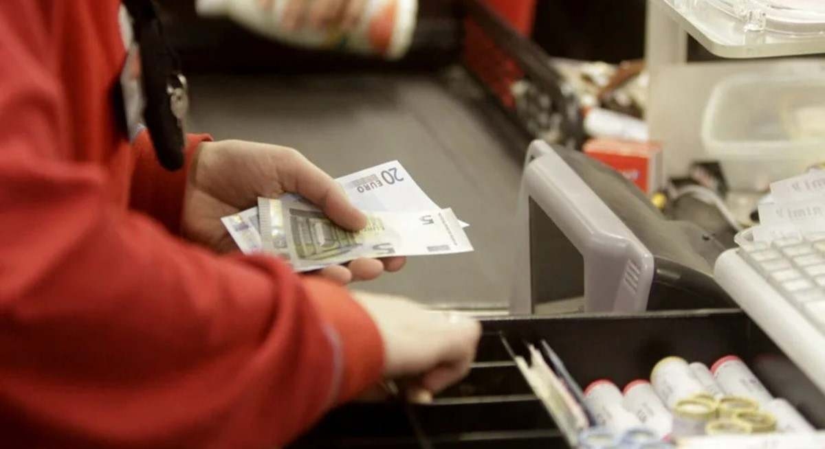 El dinero en efectivo, la alternativa en casos de emergencia como el reciente apagón
