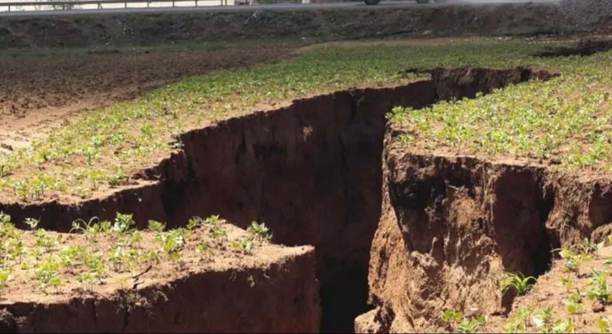 Gli scienziati lanciano l'allarme su ciò che sta accadendo in Africa: una spaccatura sta separando il continente e un nuovo oceano sta emergendo più velocemente del previsto.