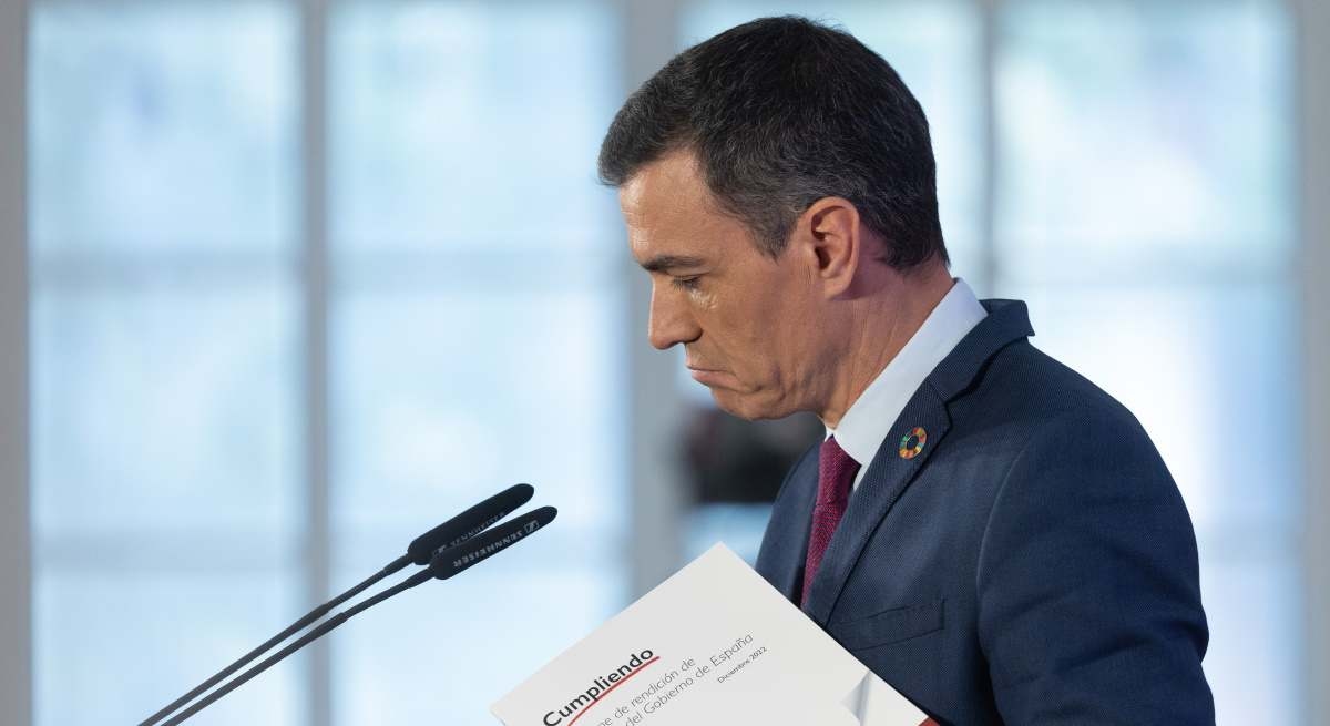 JP Morgan warns of the risks of "corruption" and "political instability" for the Spanish economy.