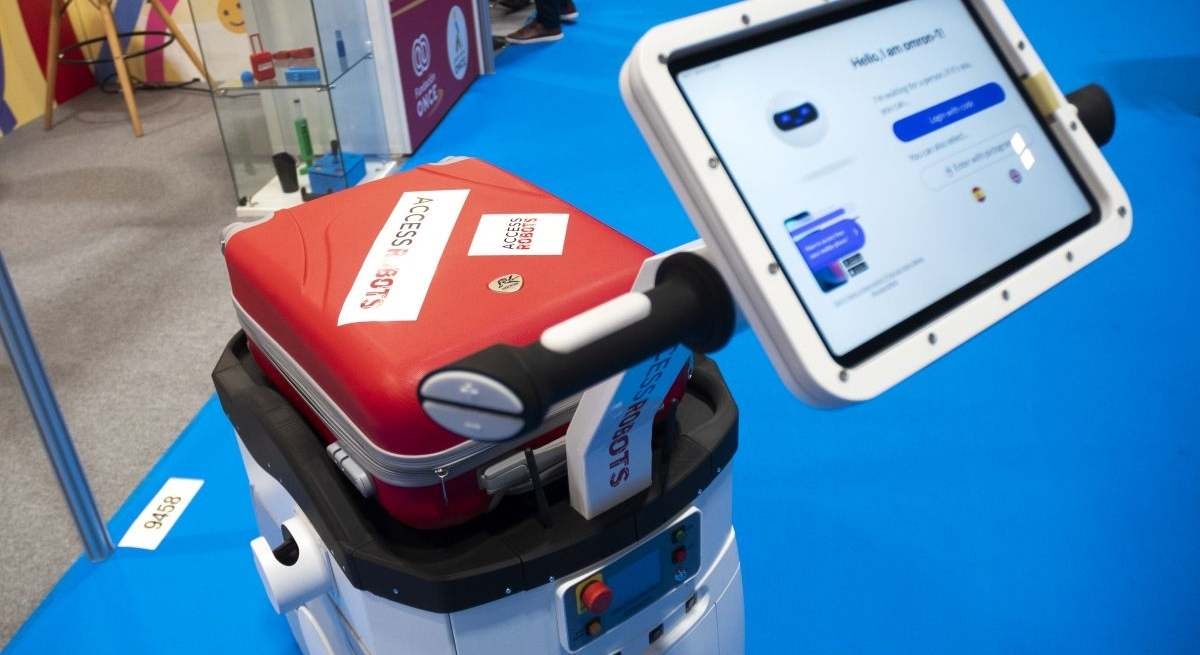 Así es el robot de la ONCE para guiar a personas con discapacidad que se comercializará este año