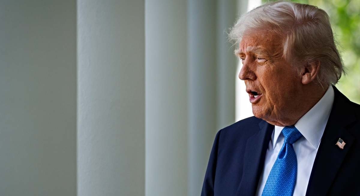 Trump, partisinin üyelerinin "Tek, Büyük, Güzel" yasa tasarısına karşı oy kullandığı Senato oylamasını kıl payı kazandı.