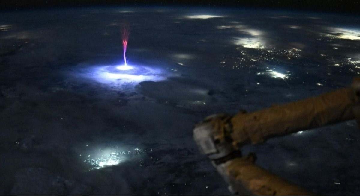 Astronauta da NASA descobre 'sprite' atmosférico espetacular capturado em órbita