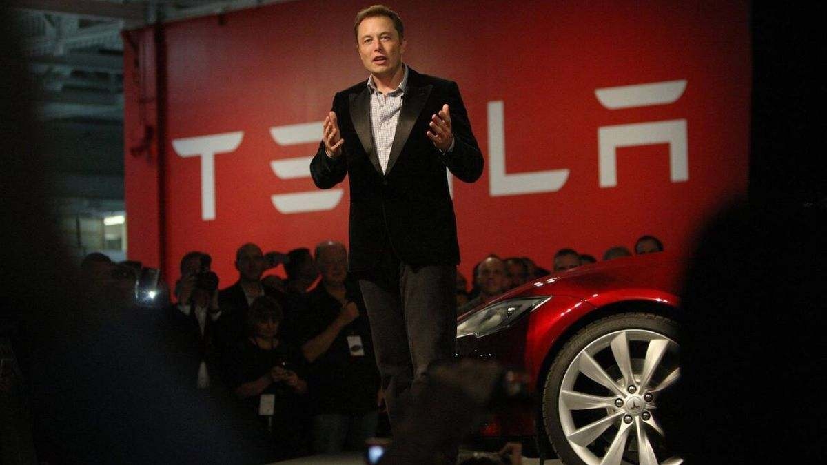 Musk e a polêmica: Ele exige 80 horas de seus funcionários, mas não chega a 40 na Tesla.