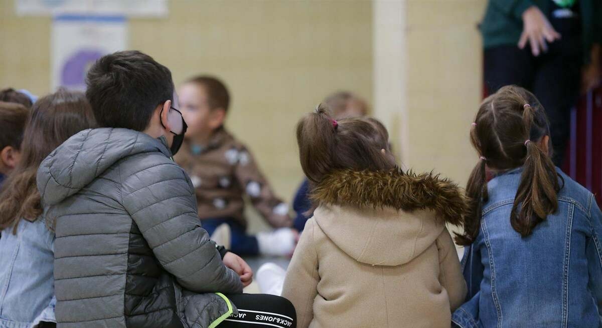 Galicia fija por ley el uso individual de la tecnología en clase a partir de 5º de Primaria