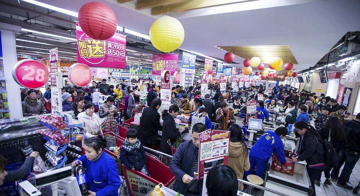 Consumptie zal dit jaar groei in China voortzetten, terwijl de industrie lijdt onder tarieven
