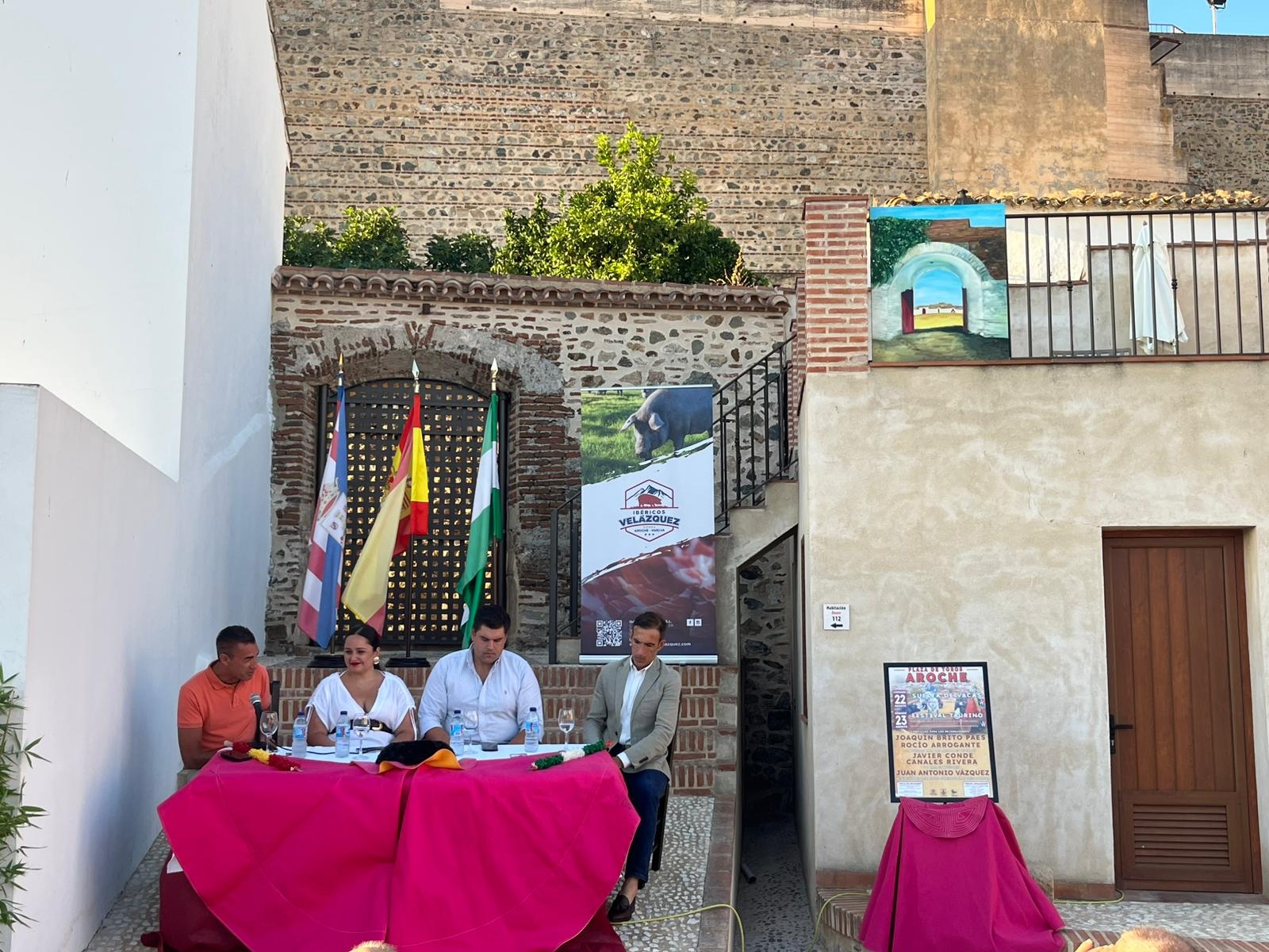 W ramach obchodów Jarmarku Sierpniowego w Aroche zaprezentowano: portugalskie walki byków, wypuszczanie krów na wolność i festiwal walk byków.