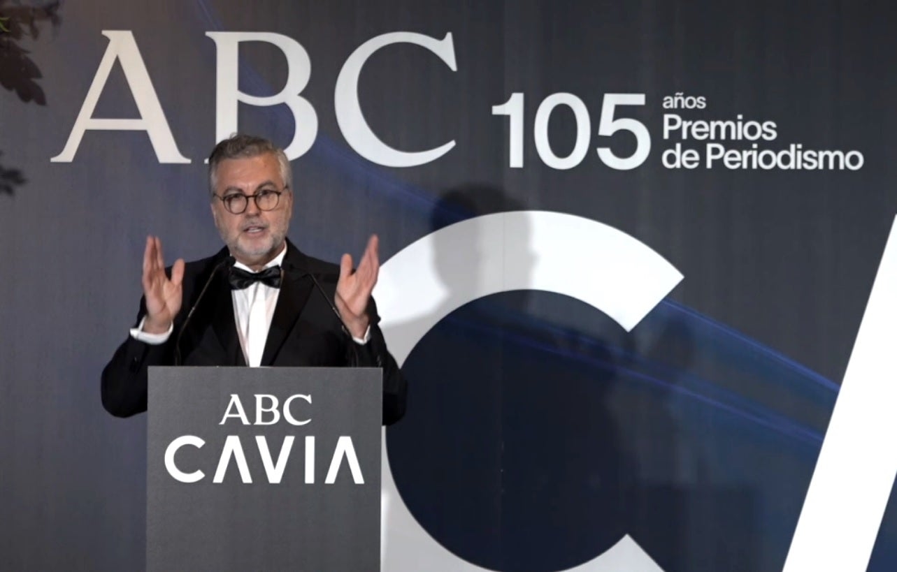 Carlos Alsina, premio Luca de Tena:  «Cambié la prensa por la radio y desde entonces no he parado de escribir»
