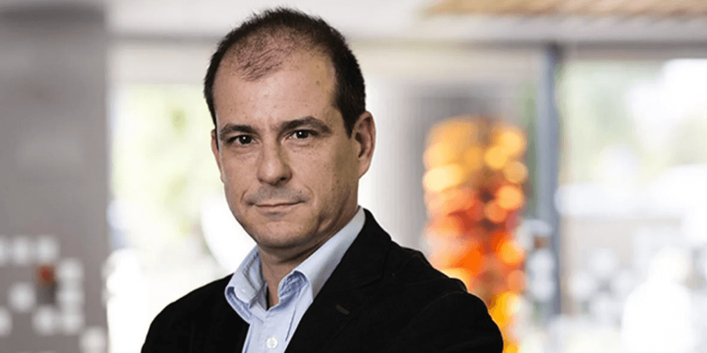 Miguel Álava (AWS): „KI ersetzt nicht nur Arbeitsplätze, sie verändert auch unsere Arbeitsweise.“