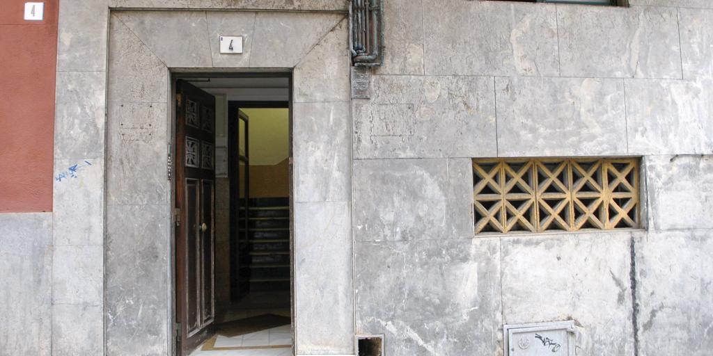 La Policía detiene a un individuo en Gijón tras encontrar en su casa el cadáver de una mujer metido en la basura