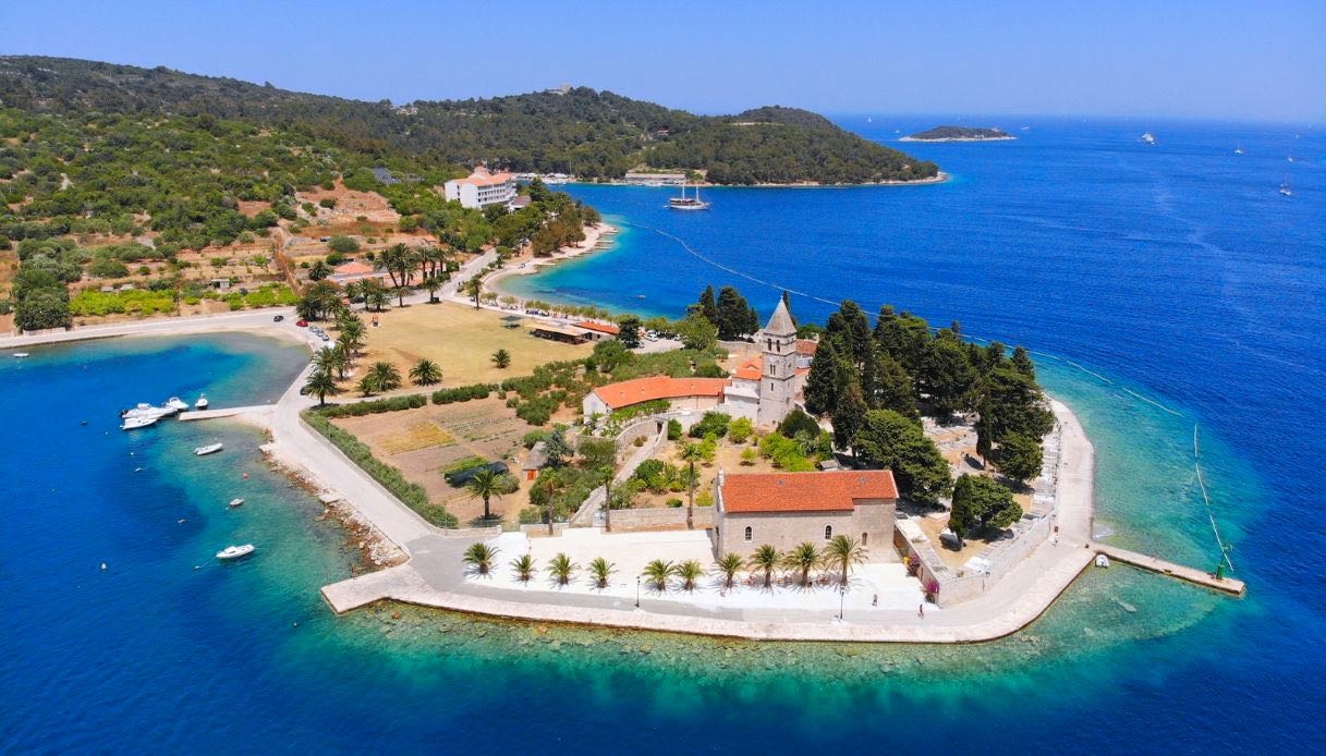 Cómo llegar a la isla de Vis, de antigua zona militar a la perla del Adriático