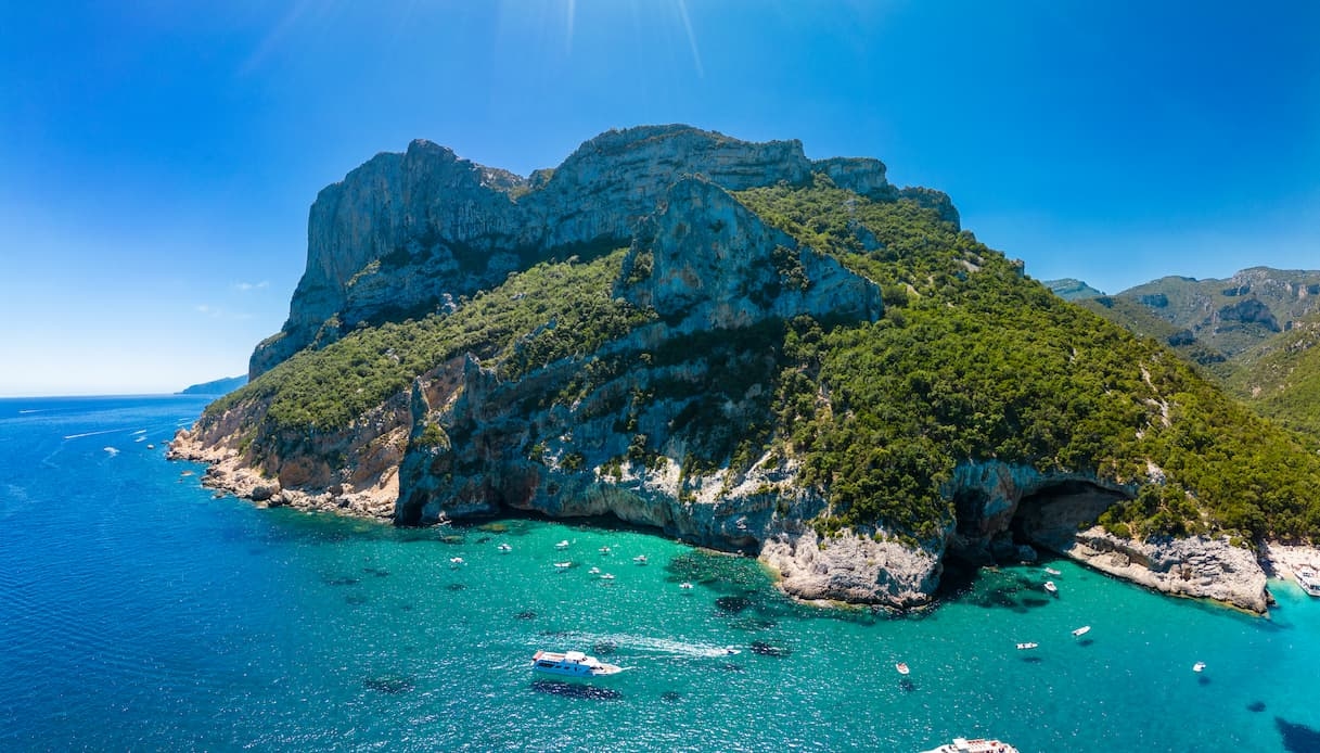 Cala Sisine, rêve sauvage du golfe d'Orosei : un voyage entre mer turquoise et vues enchanteresses