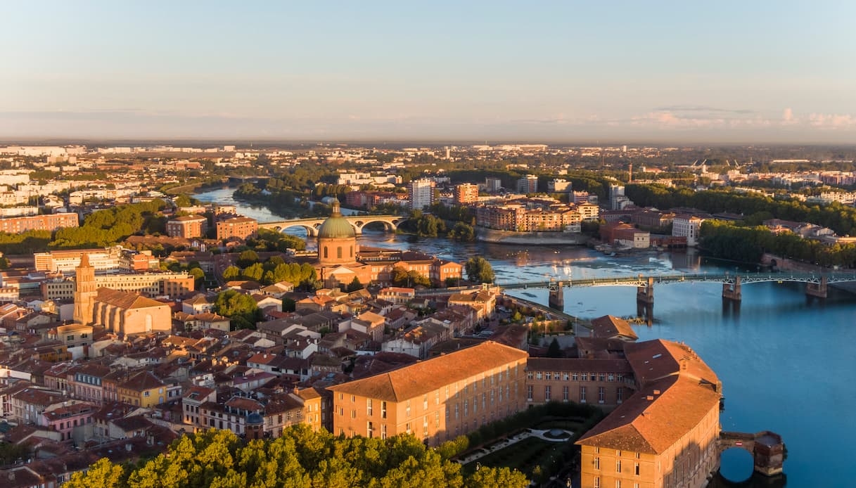 Toulouse, la ciudad rosa que conquista: por qué visitarla ahora es una gran idea