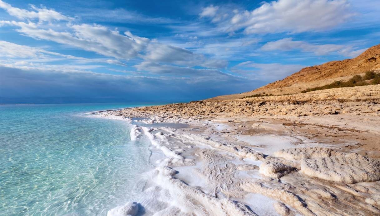 A Journey Through Time: The Extraordinary Discovery of the Dead Sea Scrolls