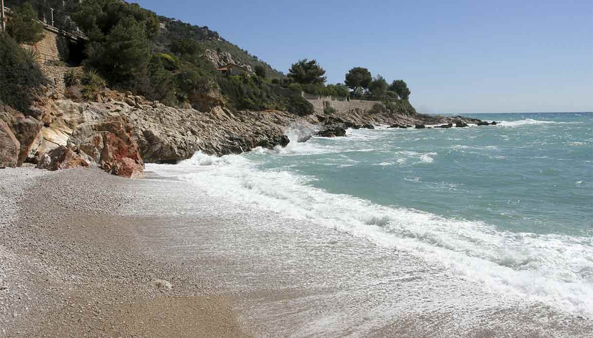 Praia de Balzi Rossi em Ventimiglia, um canto jurássico entre a Riviera da Ligúria e a Riviera Francesa