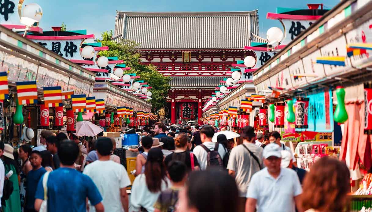 Warum der Sommer die perfekte Jahreszeit für eine Reise nach Tokio ist: Zwischen Kimonos, Feuerwerk und magischen Nächten
