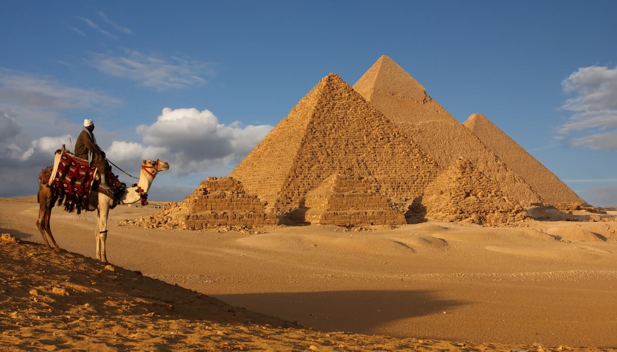 La verità sulla Grande Piramide: chi l’ha costruita davvero? La scoperta che riscrive la storia