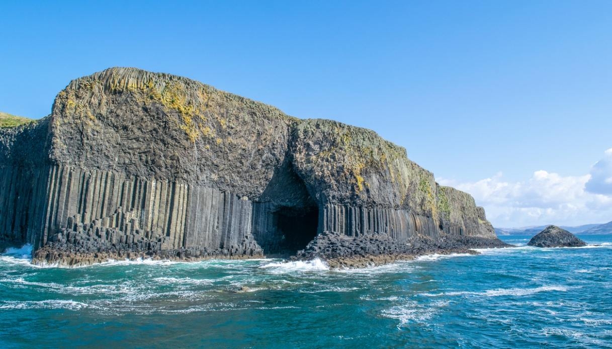 Cueva de Fingal, la catedral de basalto tallada por el mar