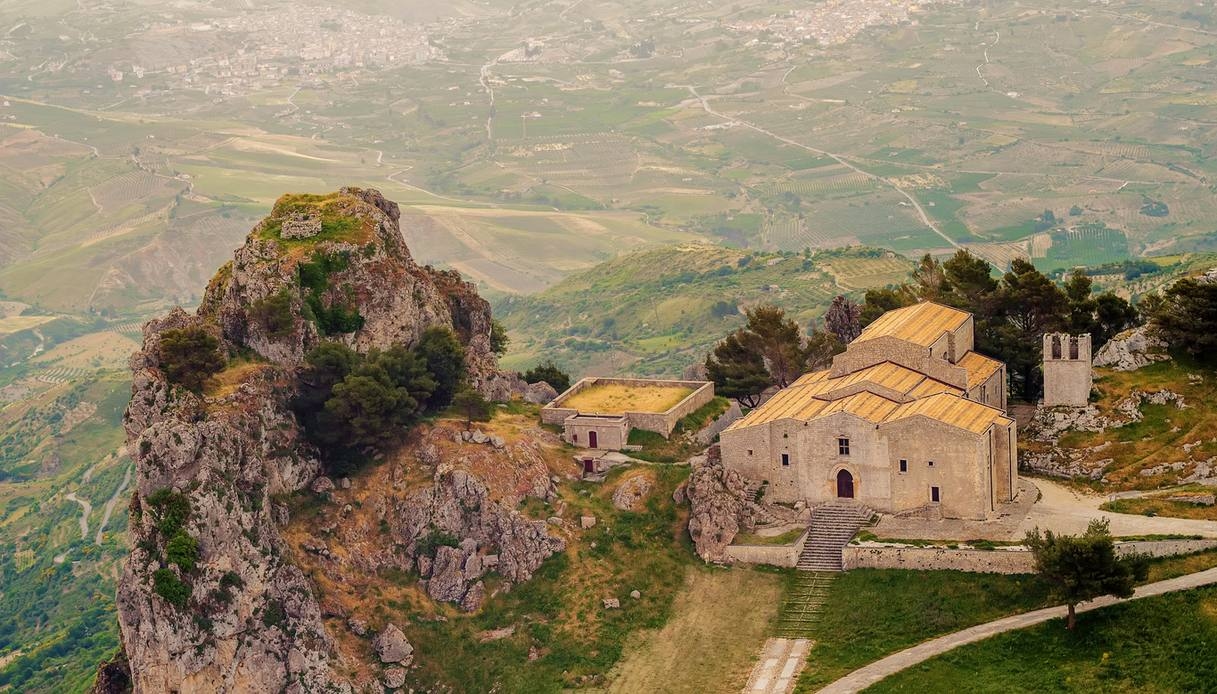 Caltabellotta, il borgo siciliano dove il tempo si allunga e nasce la magia della Blue Zone
