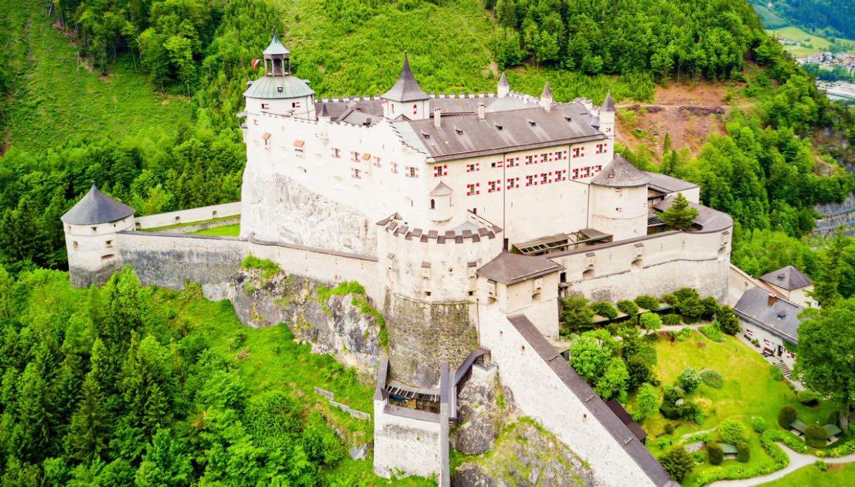 Hohenwerfen, o castelo à beira do precipício e o lar das águias
